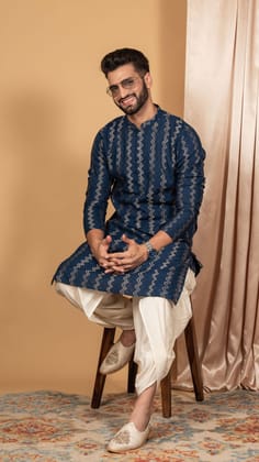 Men Navy Blue Chevron Textured Kurta (Set of 1)